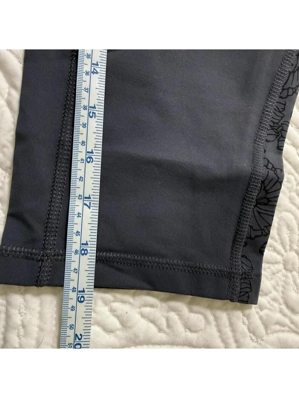 ATHLETA SZ S Elation GRAY Capri Legging Flower motif on Leg Crossover Waist NWT